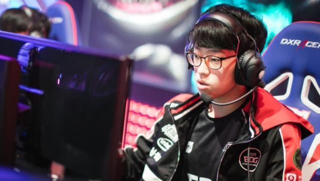 苏媒评U22国足：“虐菜局”成“菜鸡互啄”两批球员配合问题多